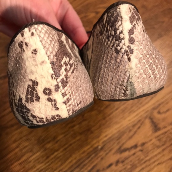 EUC Chic Faux Snakeskin Loafers GAP Sz. 7 - Picture 6 of 6